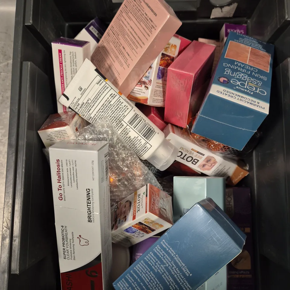 APPROXIMATELY 20 ASSORTED HEALTH & BEAUTY PRODUCTS TO INCLUDE TEETH WHITENING, BALM FOUNDATION, HAIR MASK ETC 