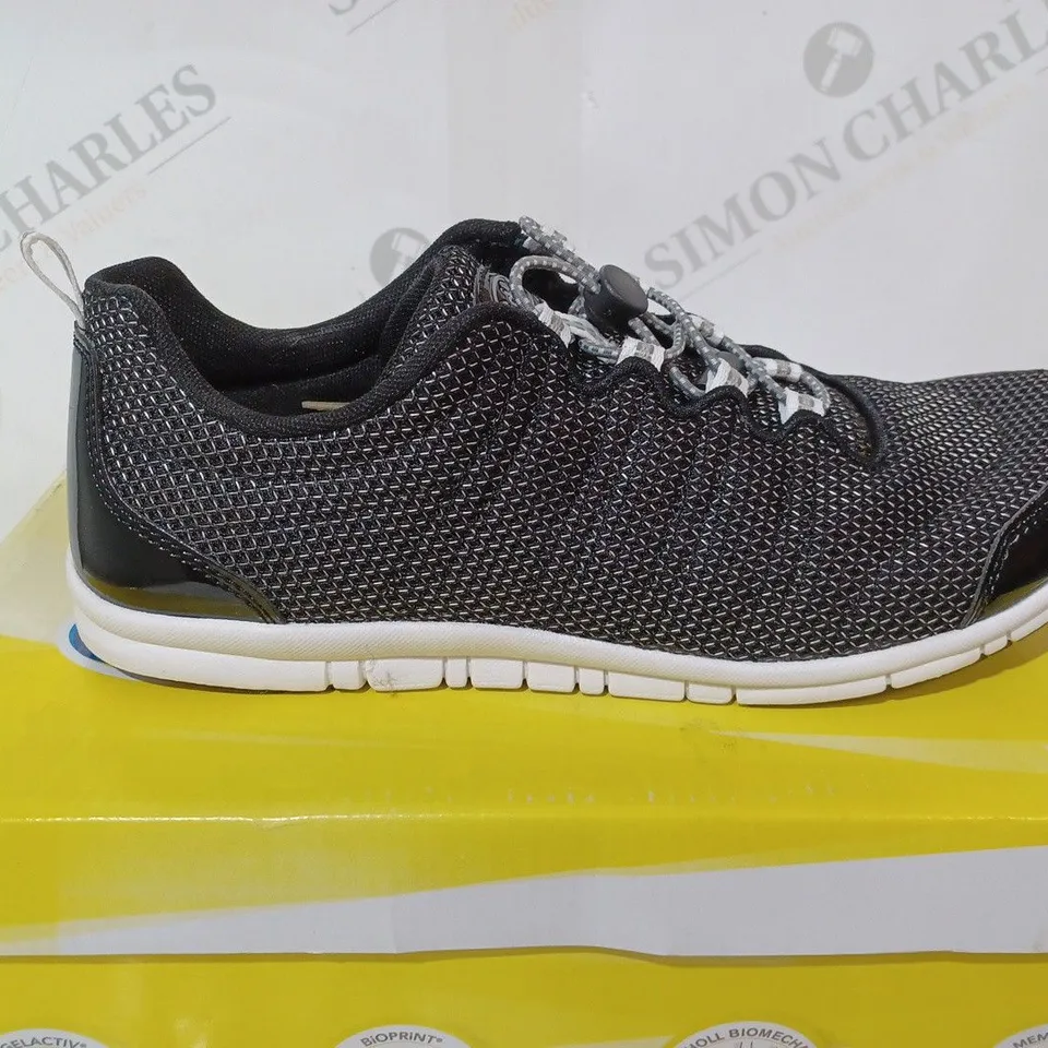 BOXED SCHOLL WIND STEP TRAINERS - UK 7