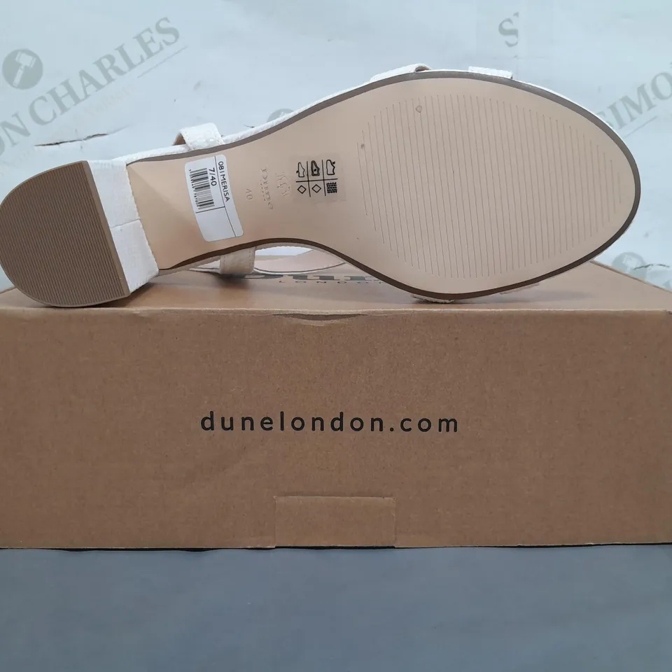 BOXED PAIR OF DUNE LONDON OPEN TOE BLOCK HEEL SANDALS IN WHITE SIZE 7