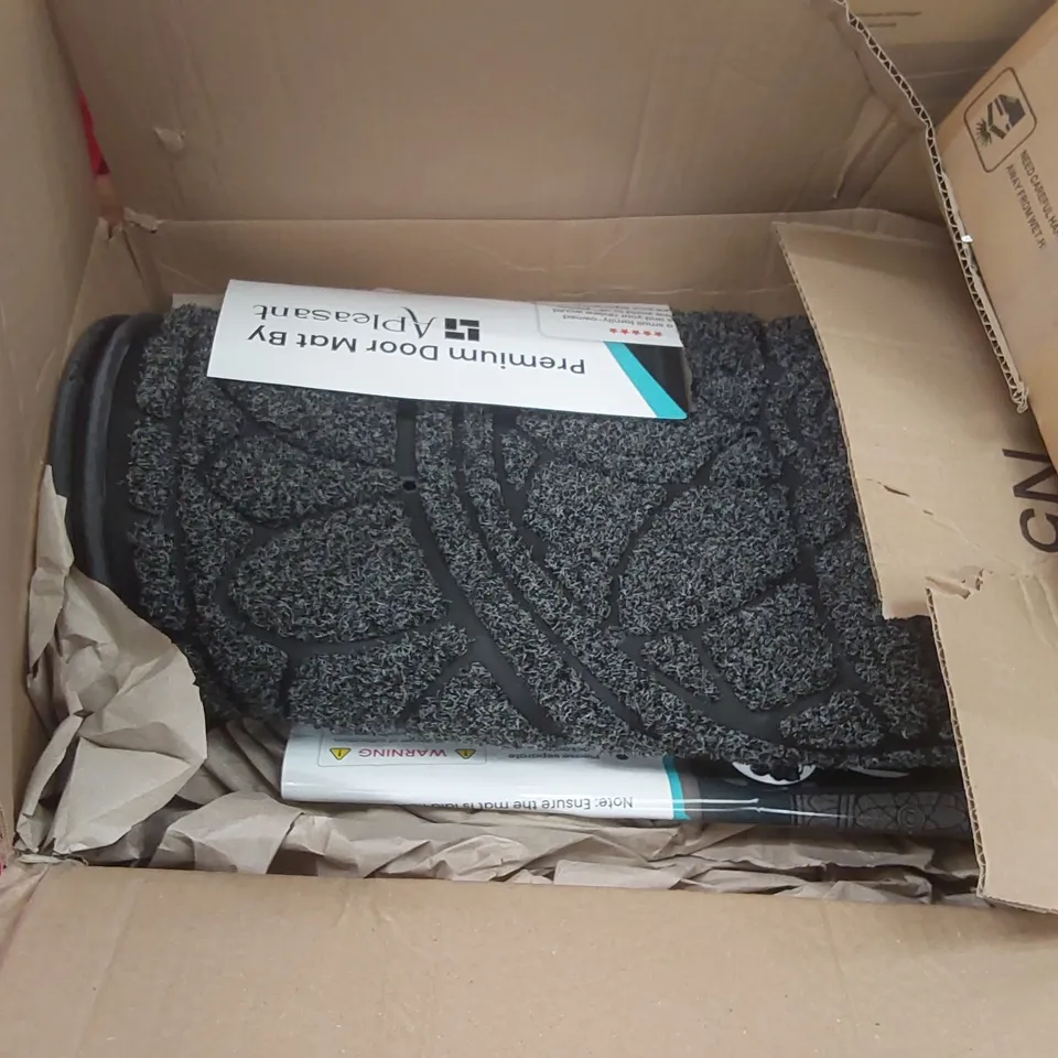 PALLET OF ASSORTED ITEMS INCLUDING: AIR COOLERS, RELAXATION FOOT SPA, VASES, DOOR MAT ECT