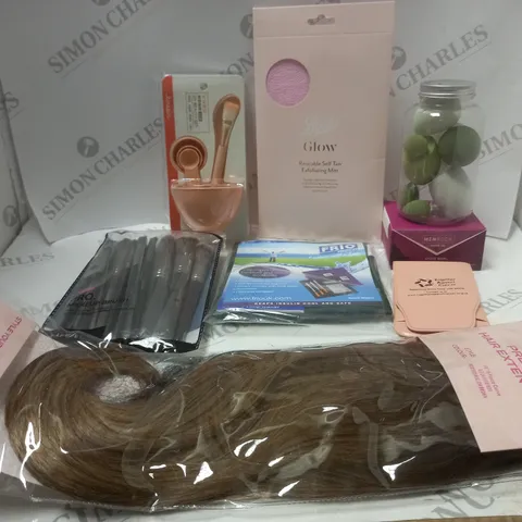 LOT OF ASSORTED COSMETIC ITEMS TO INCLUDE MAKEUP SPONGES, MAKEUP BRUSHES AND HAIR EXTENSIONS