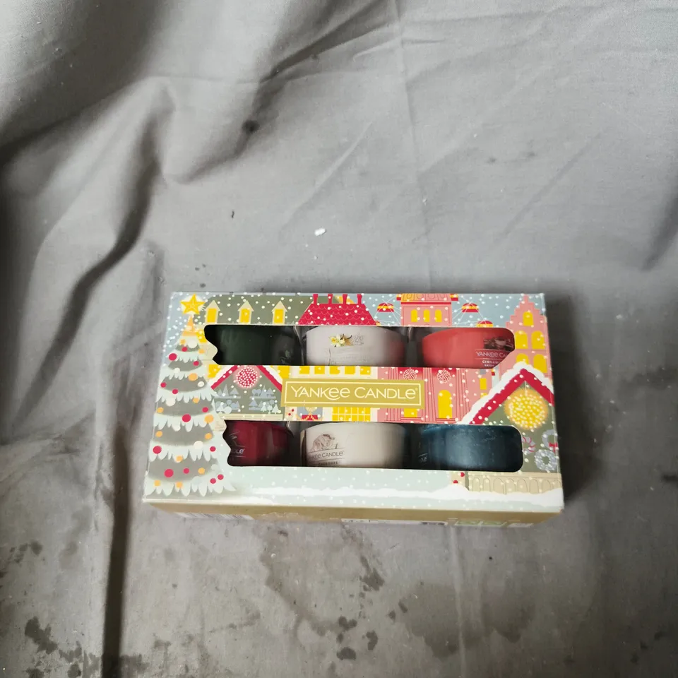 BOXED SET OF 6 YANKEE CANDLES