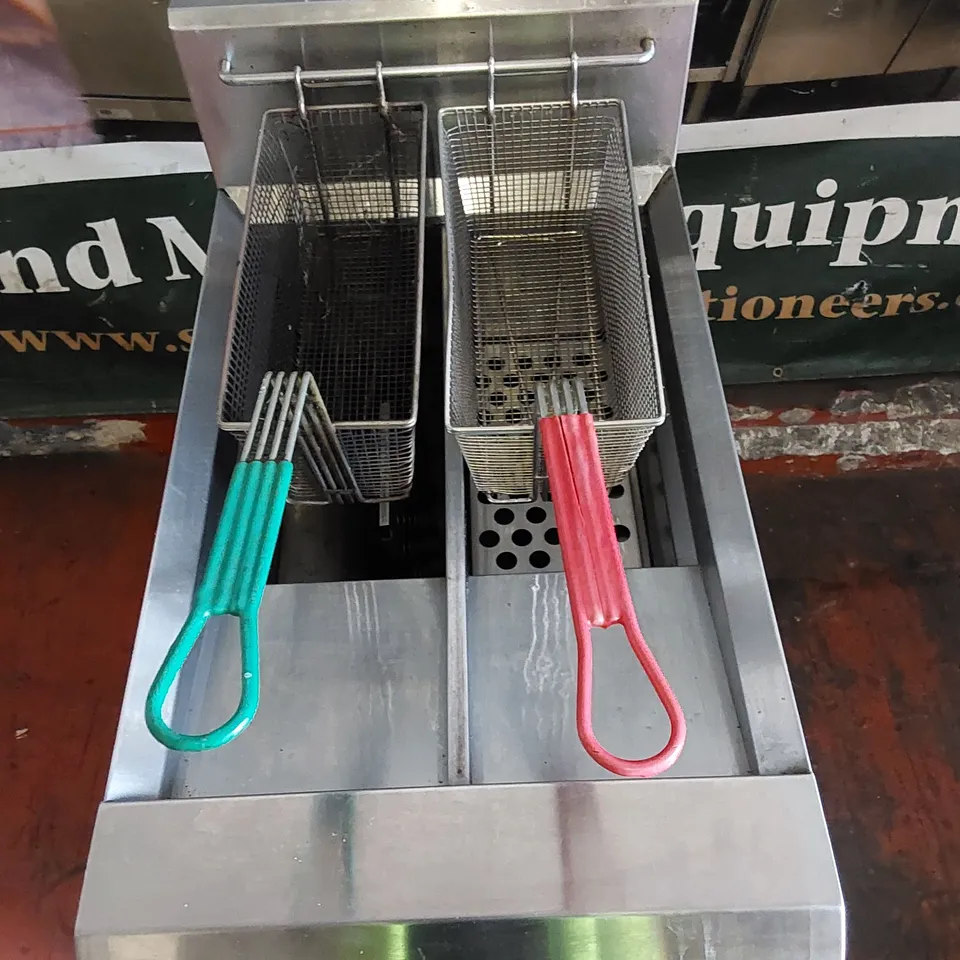 BLUE SEAL GT46 COMMERCIAL FRYER 