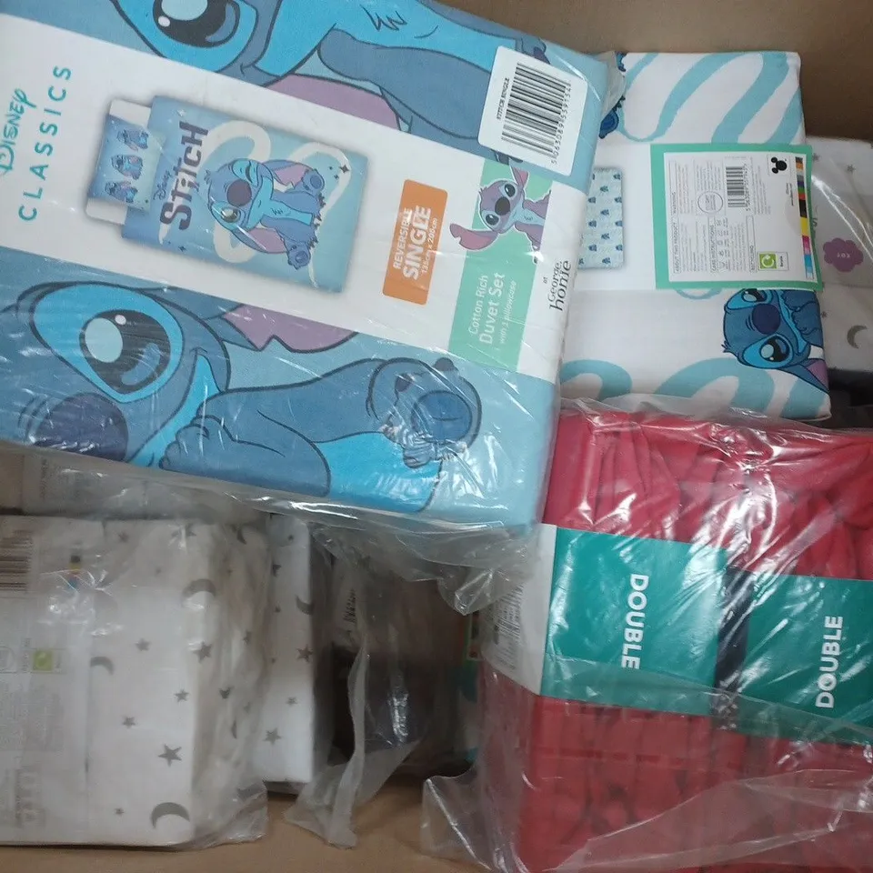 BOX OF APPROXIMATELY 15 ASSORTED BEDDING ITEMS TO INCLUDE DISNEY STITCH DUVET SET, FITTED SHEETS, ETC - COLOURS AND SIZES MAY VARY - COLLECTION ONLY