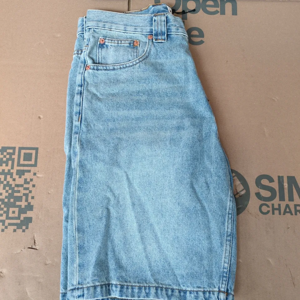 MOTEL SKATER SHORTS IN BLEACH DENIM SIZE SMALL