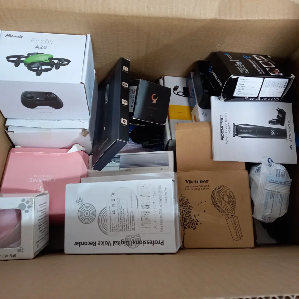 BOX OF APPROX 15 ASSORTED ITEMS TO INCLUDE - LED FLASH CAT BALL - LUMIMAN PROLIGHT BULB - POTENSIC FIREFLY A20 ECT