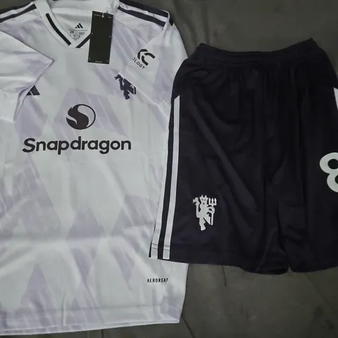 ADIDAS MANCHESTER UNITED FOOTBALL KIT SIZE UK 26 - B.FERNANDES NUMBER 8