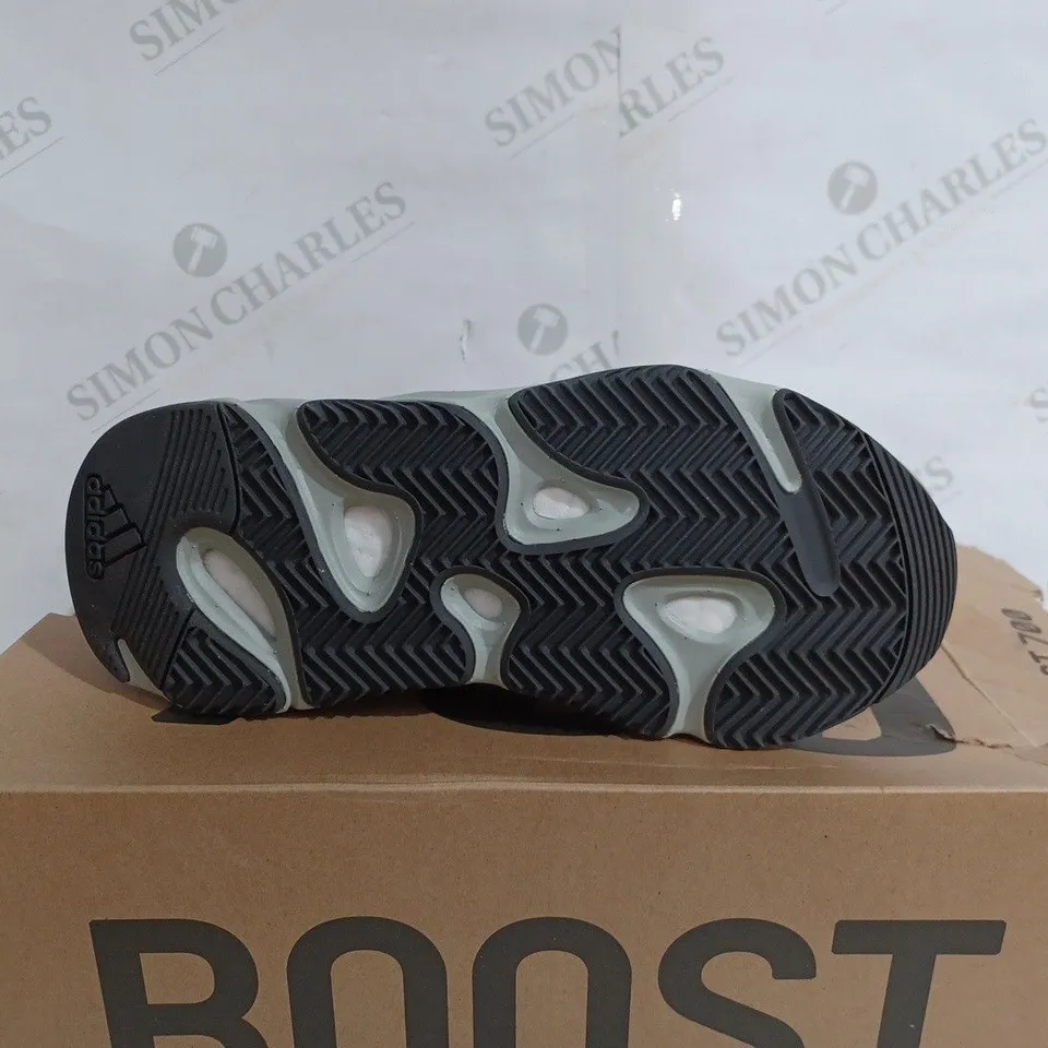 ADIDAS YEEZY BOOST 700 IN LIGHT KHAKI - UK 5