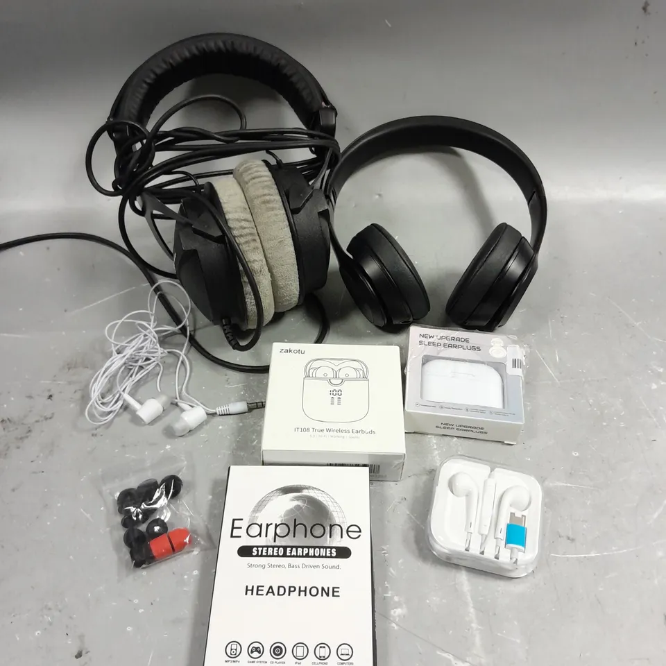 APPROXIMATELY 15 ASSORTED HEADPHONE PRODUCTS TO INCLUDE ZAKOTU, CASES, WIRED EARPHONES ETC