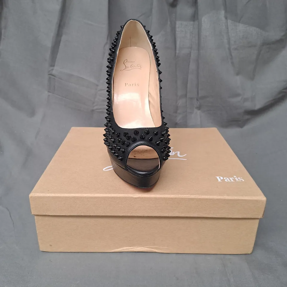 BOXED PAIR OF CHRISTIAN LOUBOUTIN PEEP TOE PLATFORM HIGH HEEL SHOES IN BLACK W. SPIKE STUDS EU SIZE 40