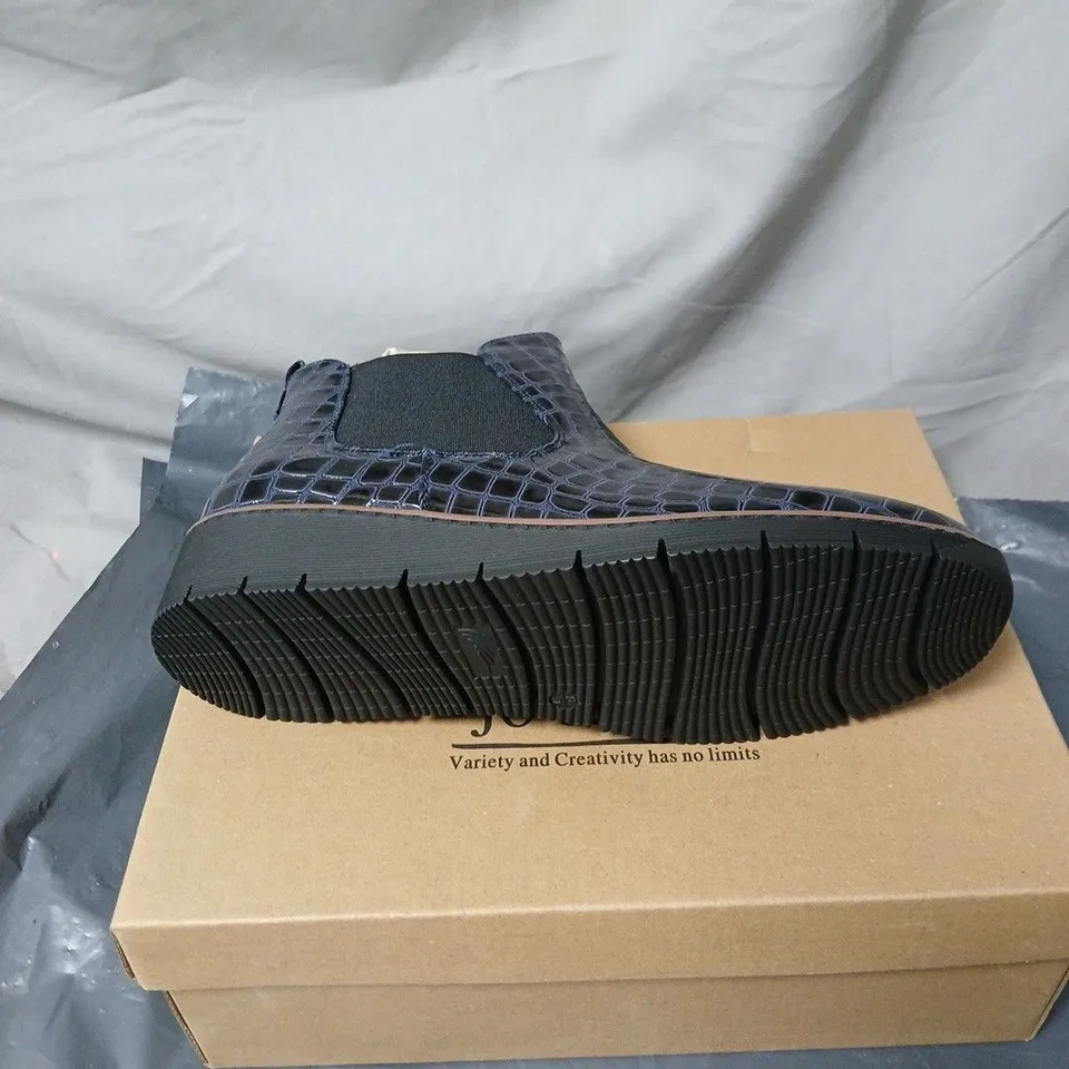 JO AND JOE WALNUT NAVY BOOTS SIZE 8 BOXED