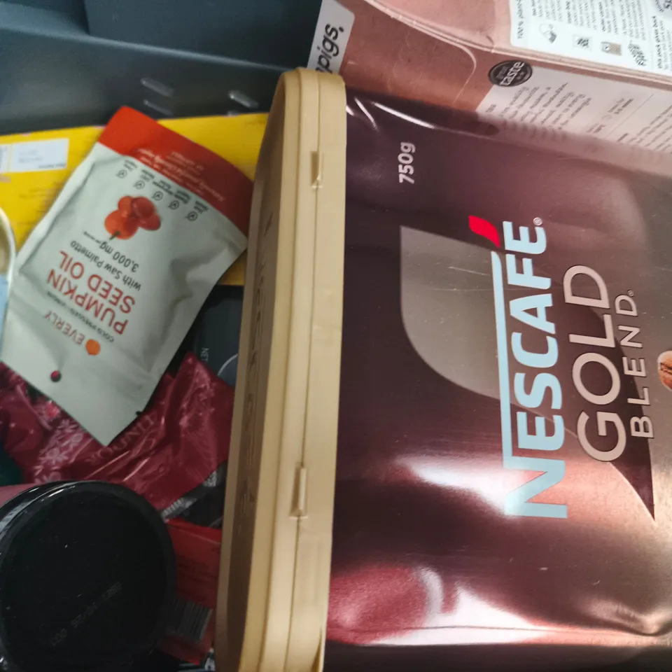 APPROXIMATELY 10 ASSORTED FOOD AND DRINK ITEMS TO INCLUDE HOTEL CHOCOLAT, ATRANGI, ETC