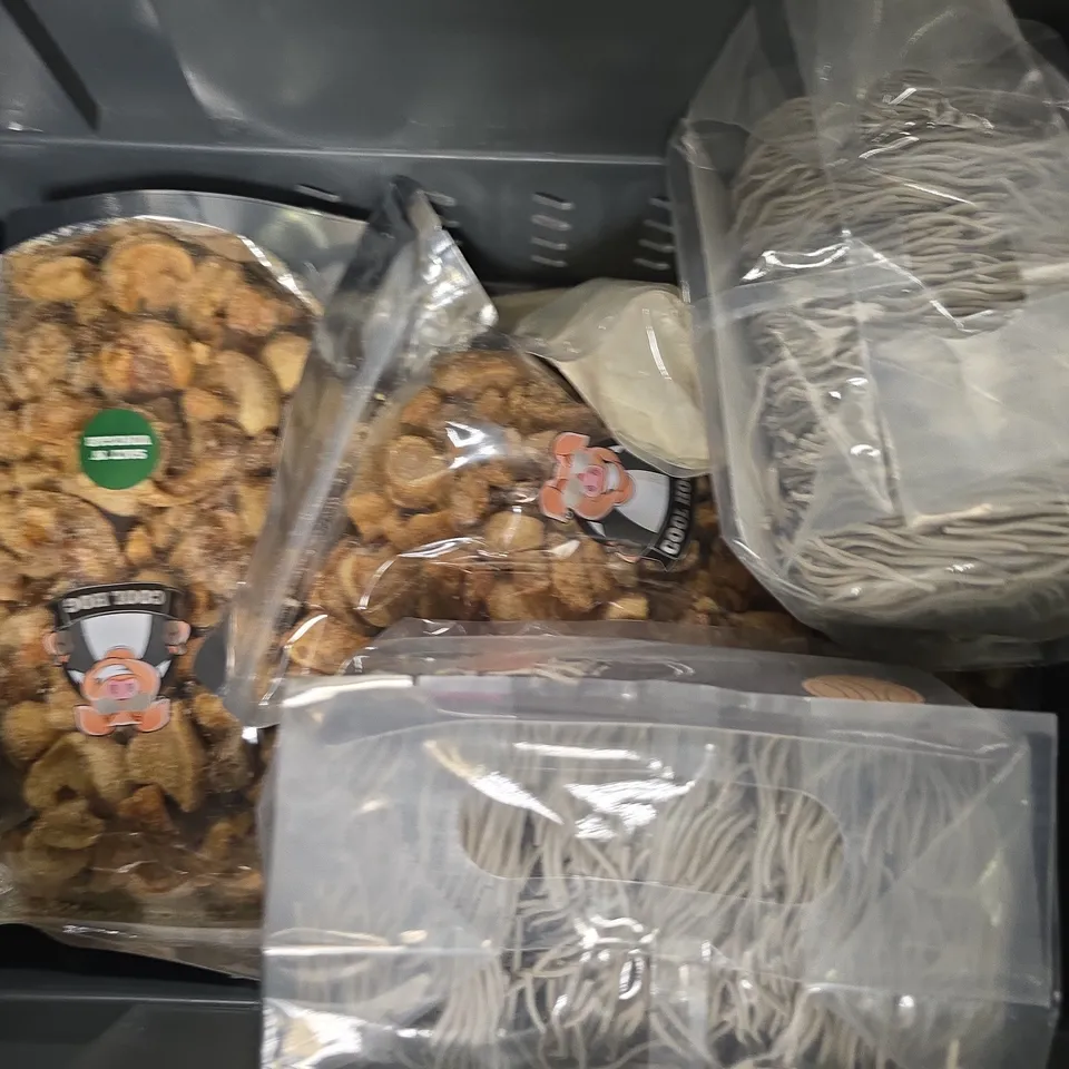 APPROXIMATELY 7 ASSORTED FOOD ITEMS TO INCLUDE - KNOOPS 28% WHITE CHOCOLATE , PORK SCRATCHINGS , BLACK SOYBEAN NOODLE 