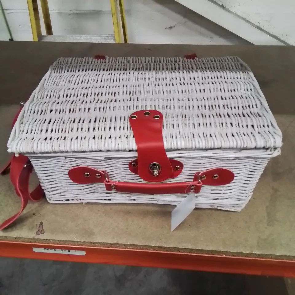 A STUNNING WICKER TRAVEL LUNCH PICNIC BASKET AND PICNIC BLANKET