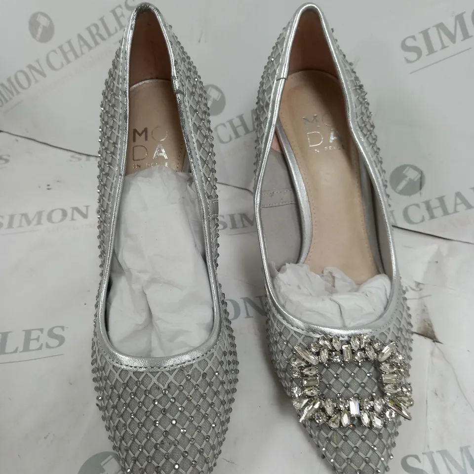 MODA IN PELLE KYLIEE COURT SILVER SIZE 5