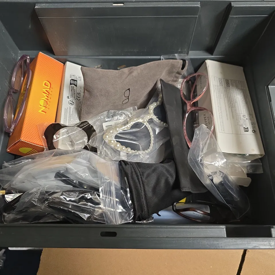 LOT OF APPROXIMATELY 30 ASSORTED PAIRS OF GLASSES AND CASES TO INCLUDE NOMAD AND STEPPER