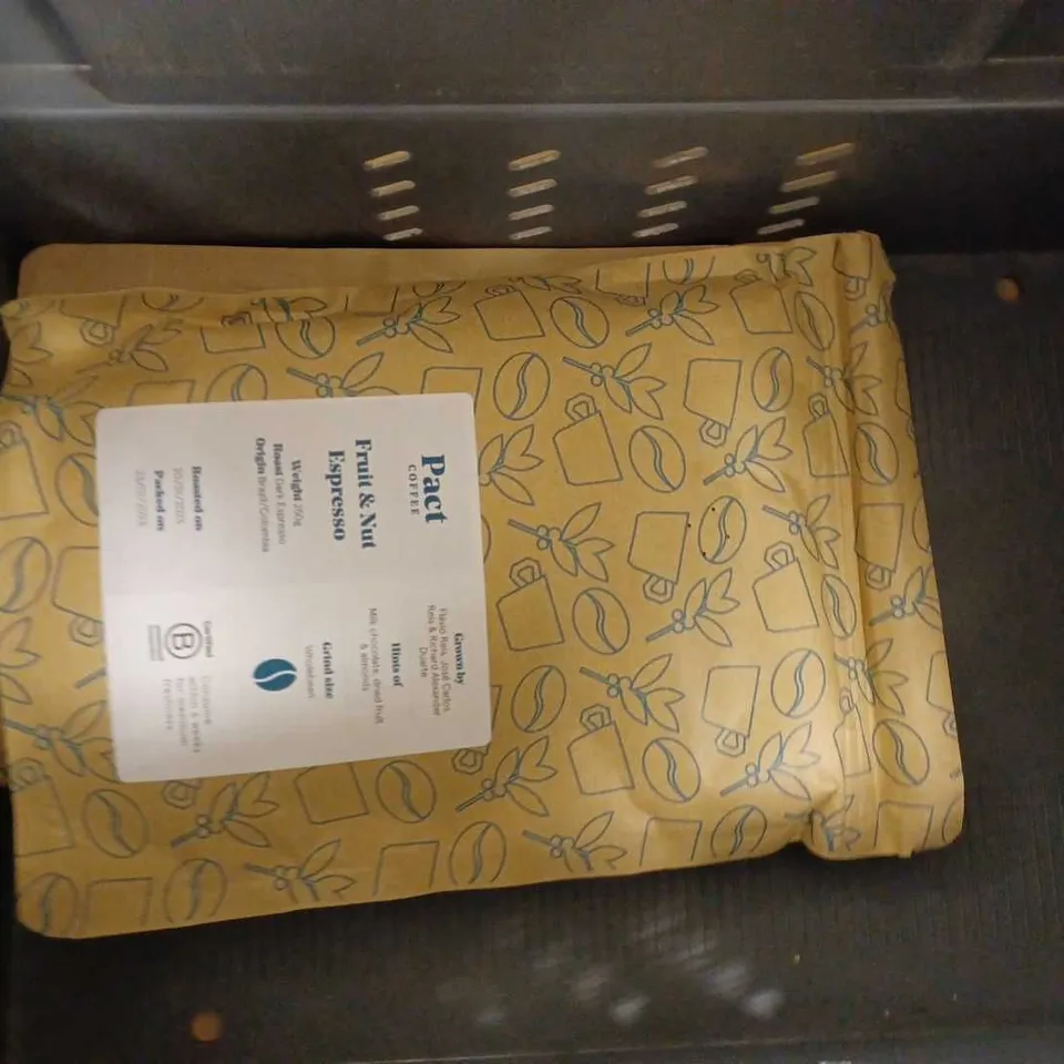 BOX OF APPROX 5 ITEMS TO INCLUDE GRENADE PROTEIN BARS, VIVO LIFE WHOLE PLANT BASED NUTRITIONAL SHAKE, PACT COFFEE BEANS