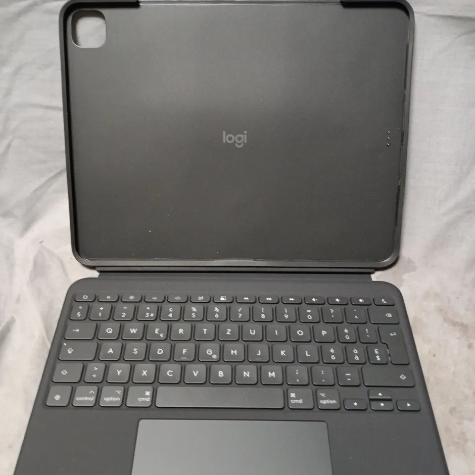 BOXED LOGITECH COMBO TOUCH IPAD PRO 13" TABLET KEYBOARD CASE - SWISS LAYOUT 
