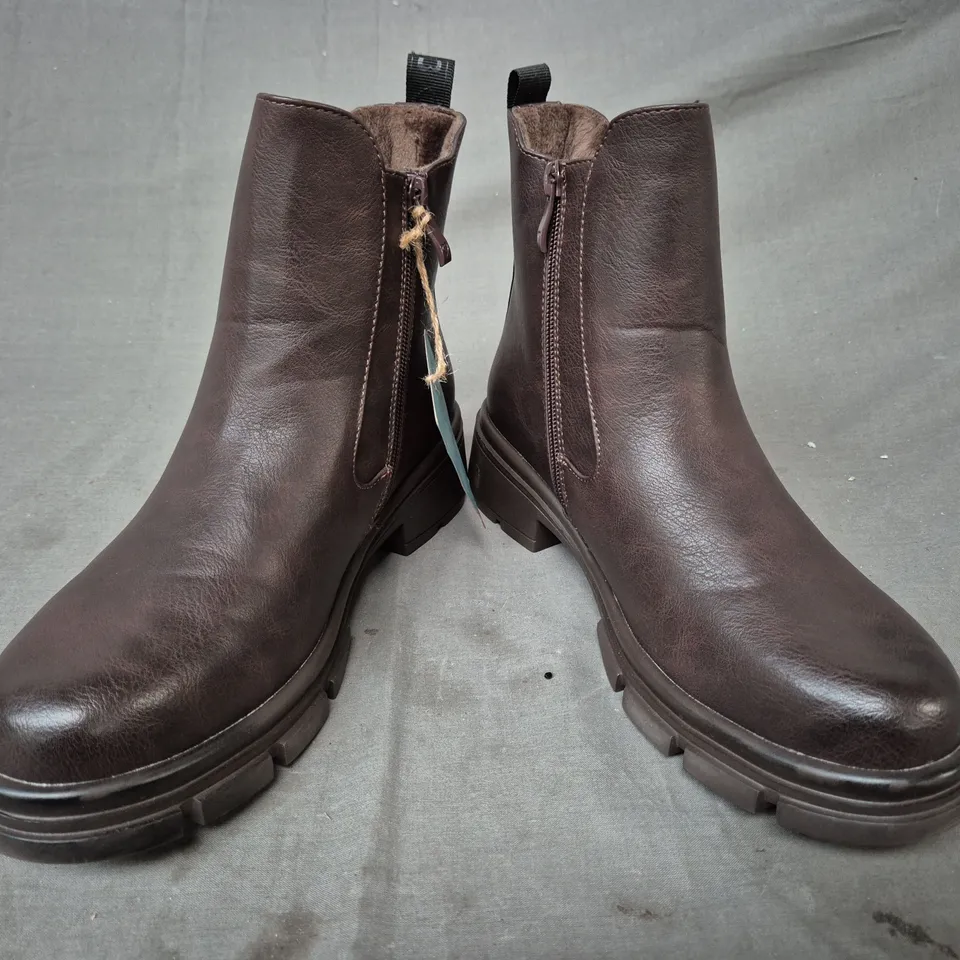 BOXED PAIR OF HEAVENLY FEET REMY ANKLE BOOTS IN CHOCOLATE UK SIZE 6