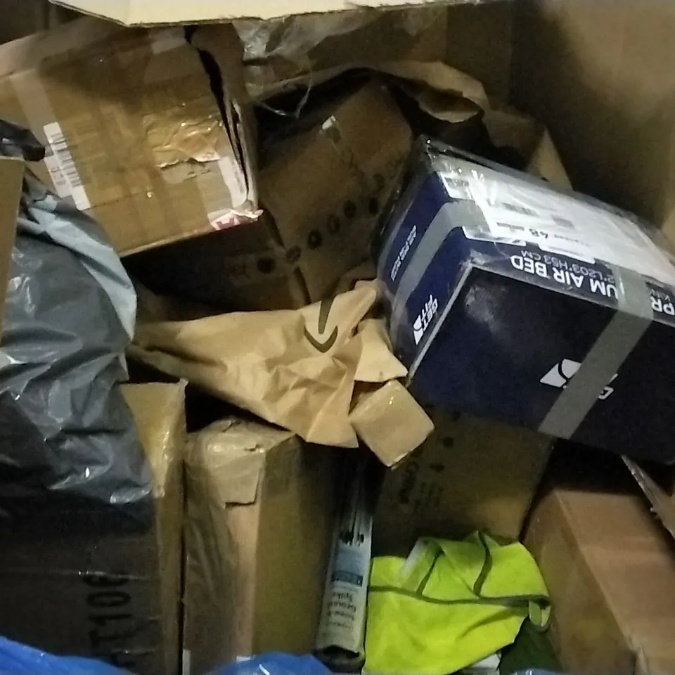 PALLET OF ASSORTED ITEMS INCLUDING DOG BED, COMFIFY HEXAGONAL WOODEN SHELVES, CORK NOTICE BOARD, GETFIT KING PREMIUM AIR BED, LIQUID TRANSFER PUMP, DREAMLOVE WIG STAND