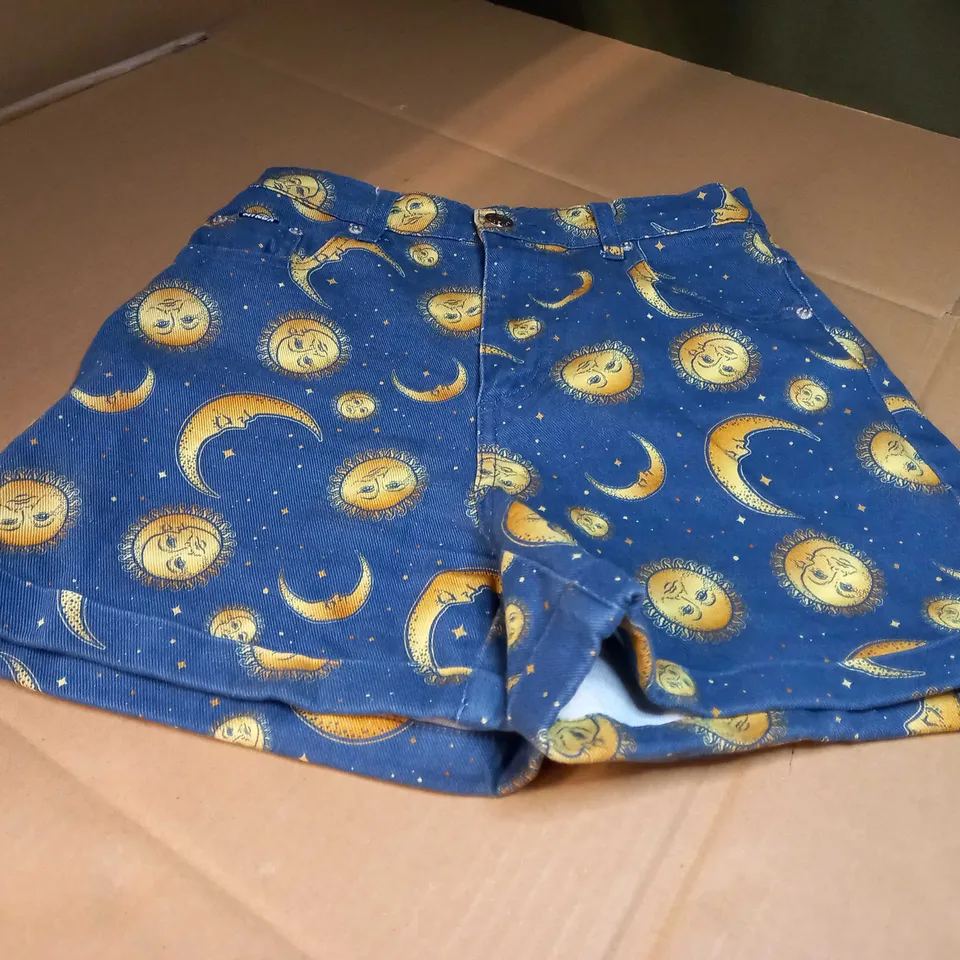 MINGA RETRO BLUE/SUN & MOON DENIM SHORTS - SIZE 6