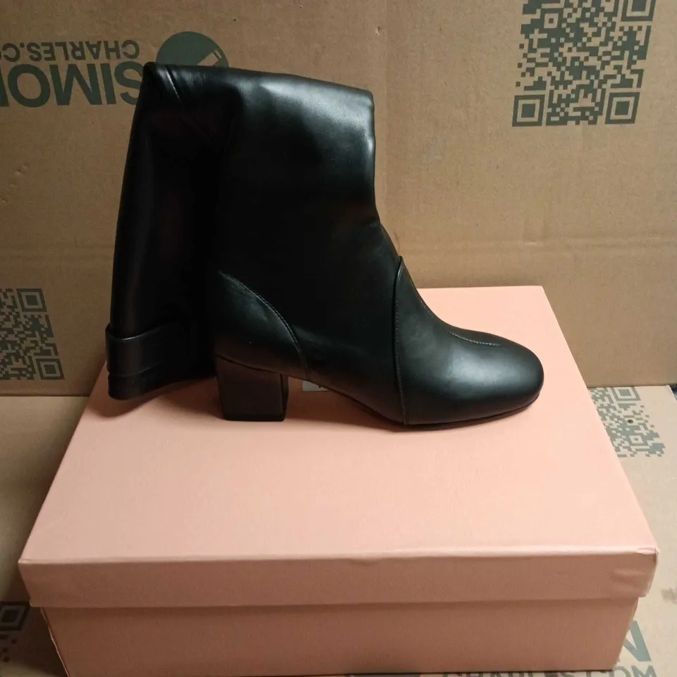 MIU MIU WOMEN'S BLACK LEATHER ANKLE BOOTS – UK 5 