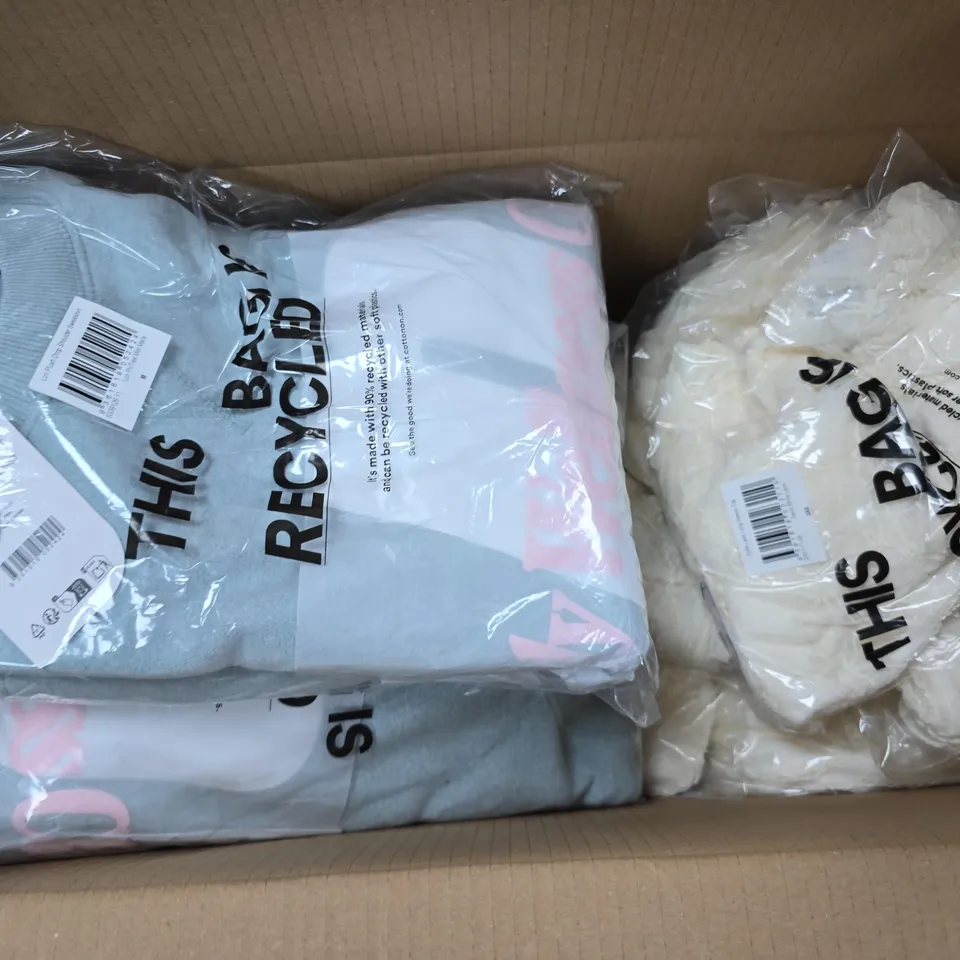 APPROXIMATELY 10 ASSORTED CLOTHING ITEMS IN VARIOUS SIZES, COLOURS & STYLES TO INCLUDE SOFIA LACE LONG SLEEVE TEE, LCN PLUSH DROP SHOULDER SWEATSHIRT, ETC