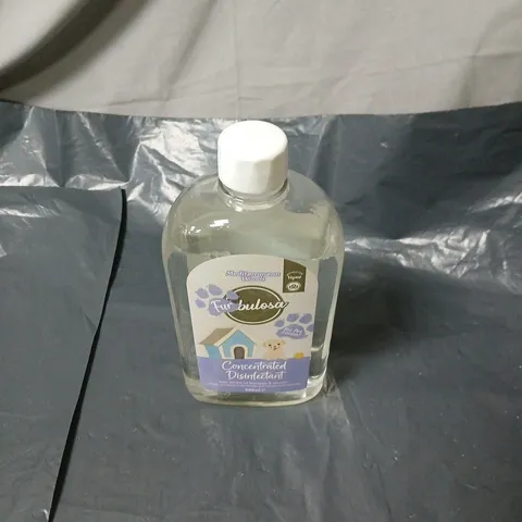 APPROXIMATELY 15 ASSORTED HOUSEHOLD LIQUIDS INCLUDING CONCENTRATED DISINFECTANT , COMFORT SCENT BOOSTER AND DEGREASER STAIN REMOVER 