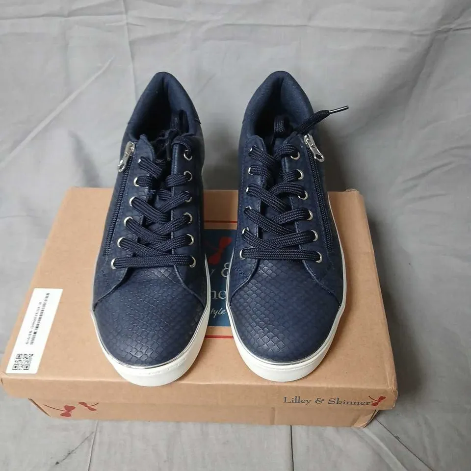 LILLEY & SKINNER NAVY SNAKE-TEXTURED SNEAKERS – MEN'S, EU40, BOXED