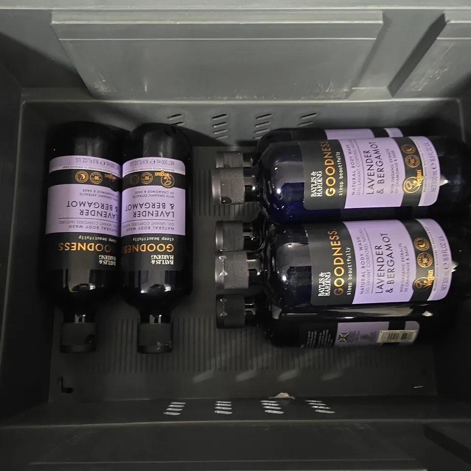 LOT OF 8 BOTTLES OF BAYLIS & HARDING GOODNESS LAVENDER & BERGAMOT NATURAL BODY WASH - 500ML PER BOTTLE