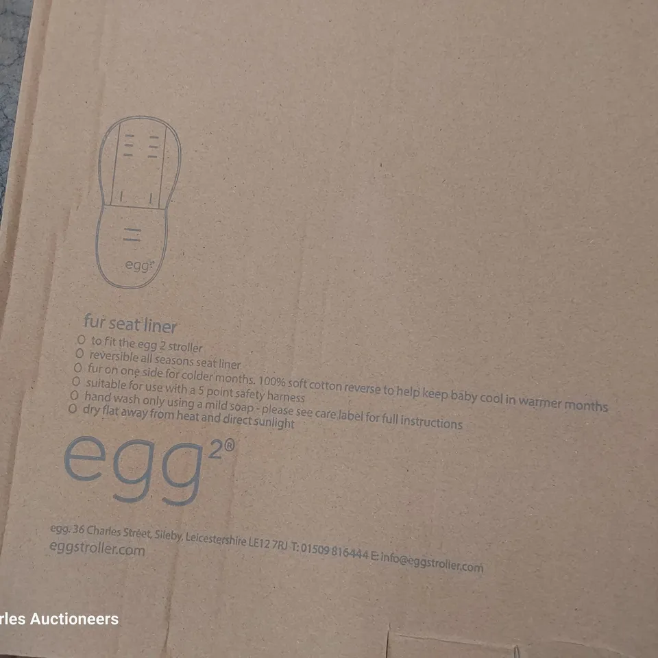 BOXED EGG ACCESSORIES INCLUDING ISOFIX BASE, TOPLOADER BACK PAC, DELUXE BLANKET FOOTMUFF, FUR SEAT LINER & CAR SEAT ADAPTERS