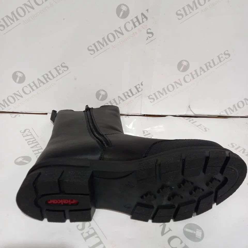 RIEKER CHELSEA BOOT IN BLACK SIZE 5