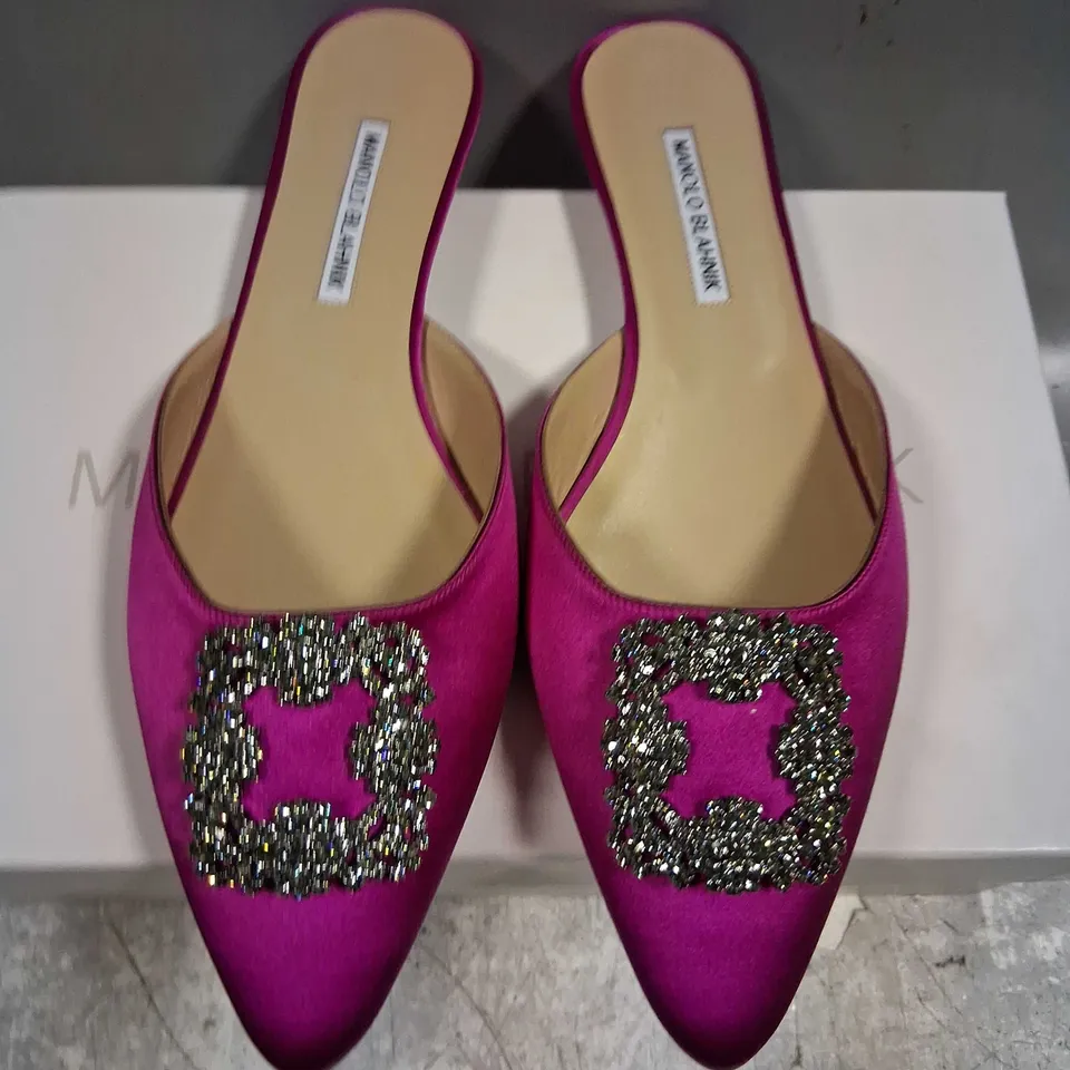 BOXED MANOLO BLAHNIK SATIN SIZE 41