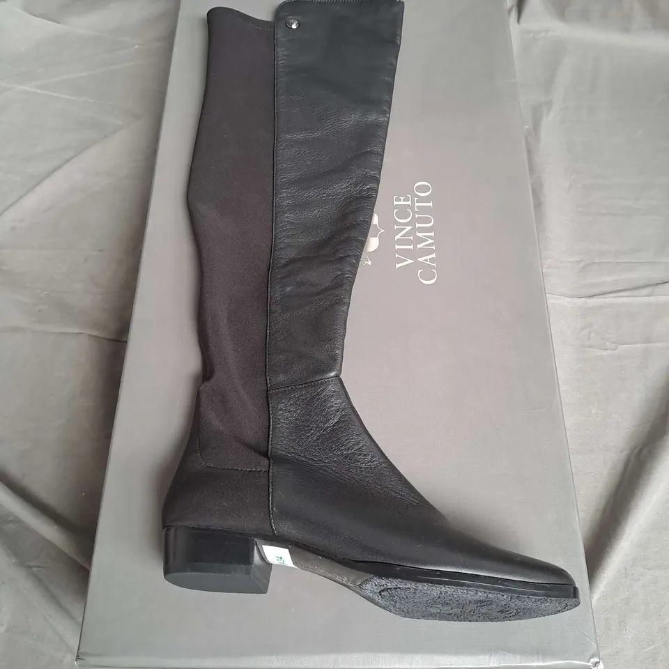 BOXED PAIR OF VINCE CAMUTO KARITA BOOT IN BLACK LEATHER SIZE 3