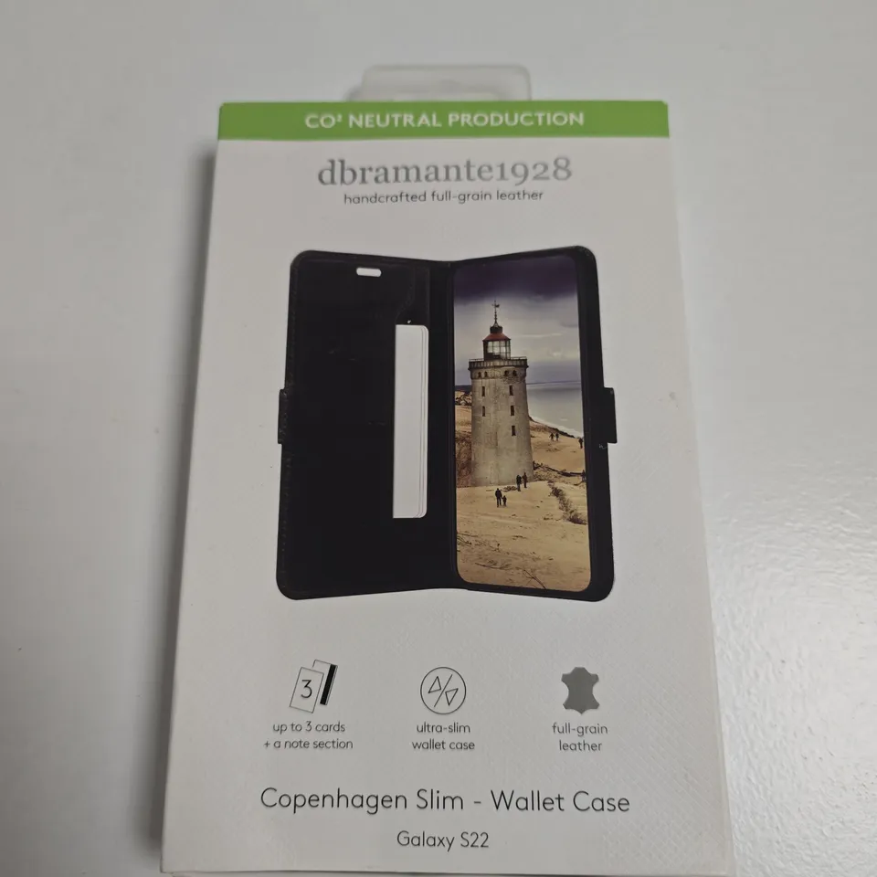 BOX OF APPROXIMATELY 30 ASSORTED PHONE CASES INCLUDING IPHONE 8 SILICONE CASE, DBRAMANTE1928 GALAXY S22 WALLET CASE AND GEAR 4 SAMSUNG GALAXY S9+ CASE