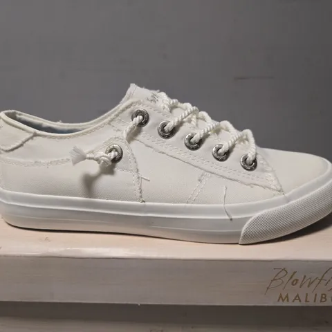 BLOWFISH MALIBU MARTINA TRAINERS NEWPORT IN OFF WHITE - SIZE 4