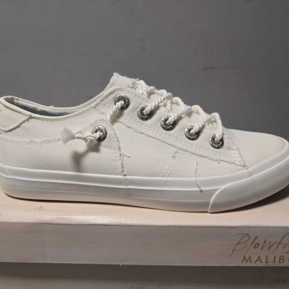 BLOWFISH MALIBU MARTINA TRAINERS NEWPORT IN OFF WHITE - SIZE 4