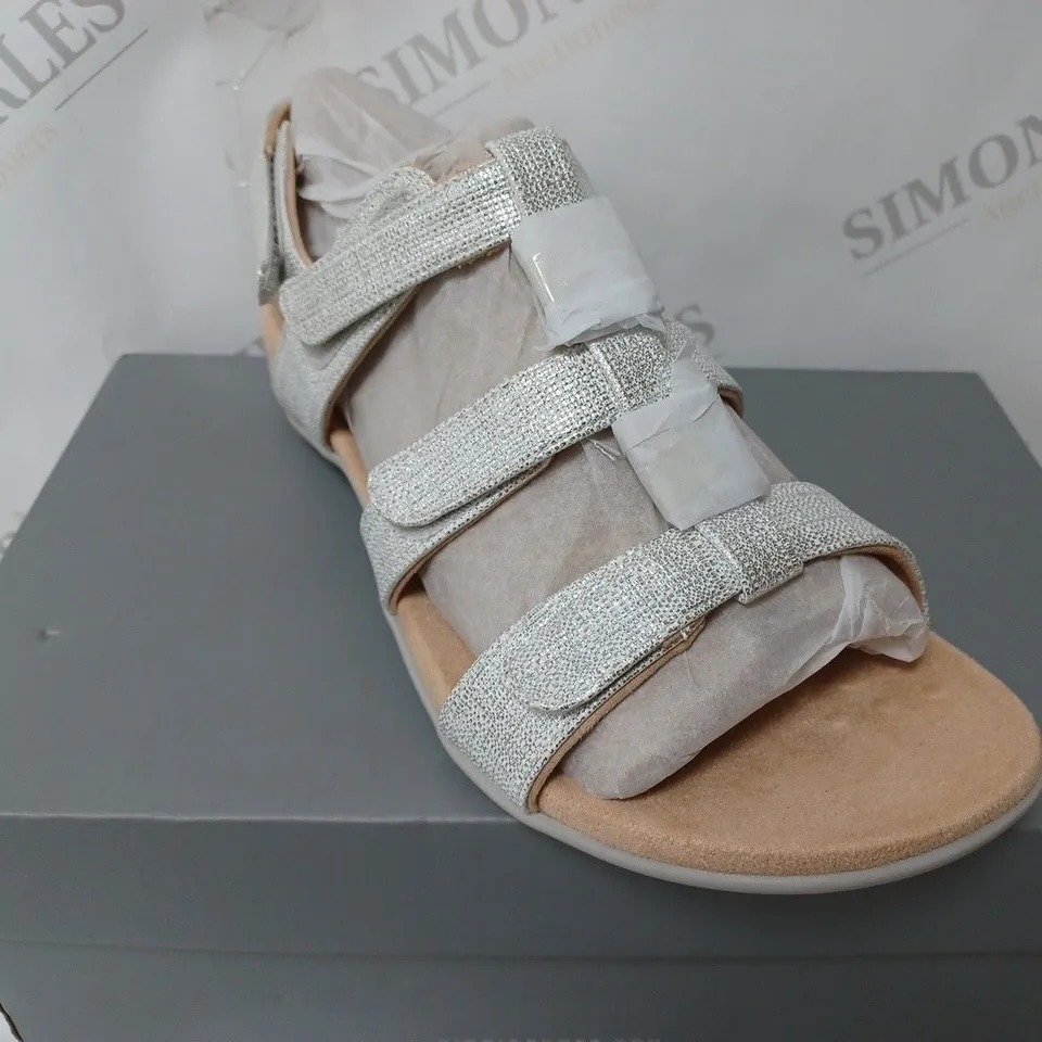 VIONIC AMBER SANDAL 2 IN SILVER - SIZE 6