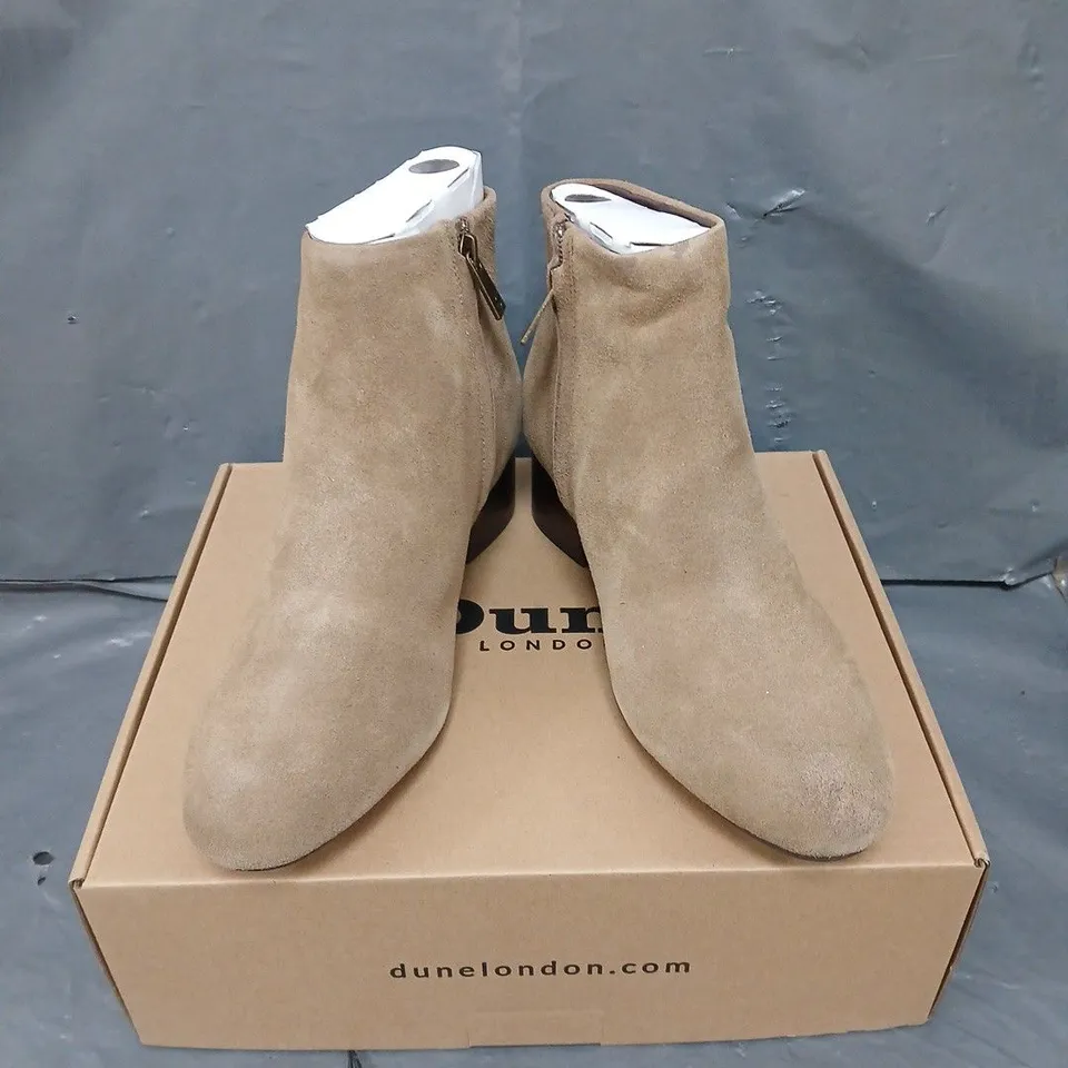 BOXED PAIR OF DUNE LONDON PERRIE LOW BLOCK BOOTS - 5