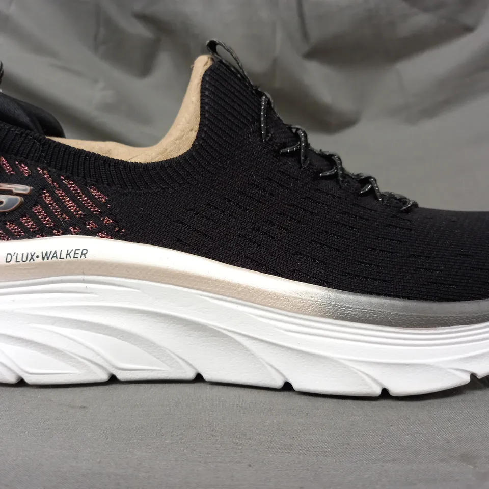 BOXED PAIR OF SKECHERS D'LUX WALKER SHOES IN BLACK UK SIZE 6