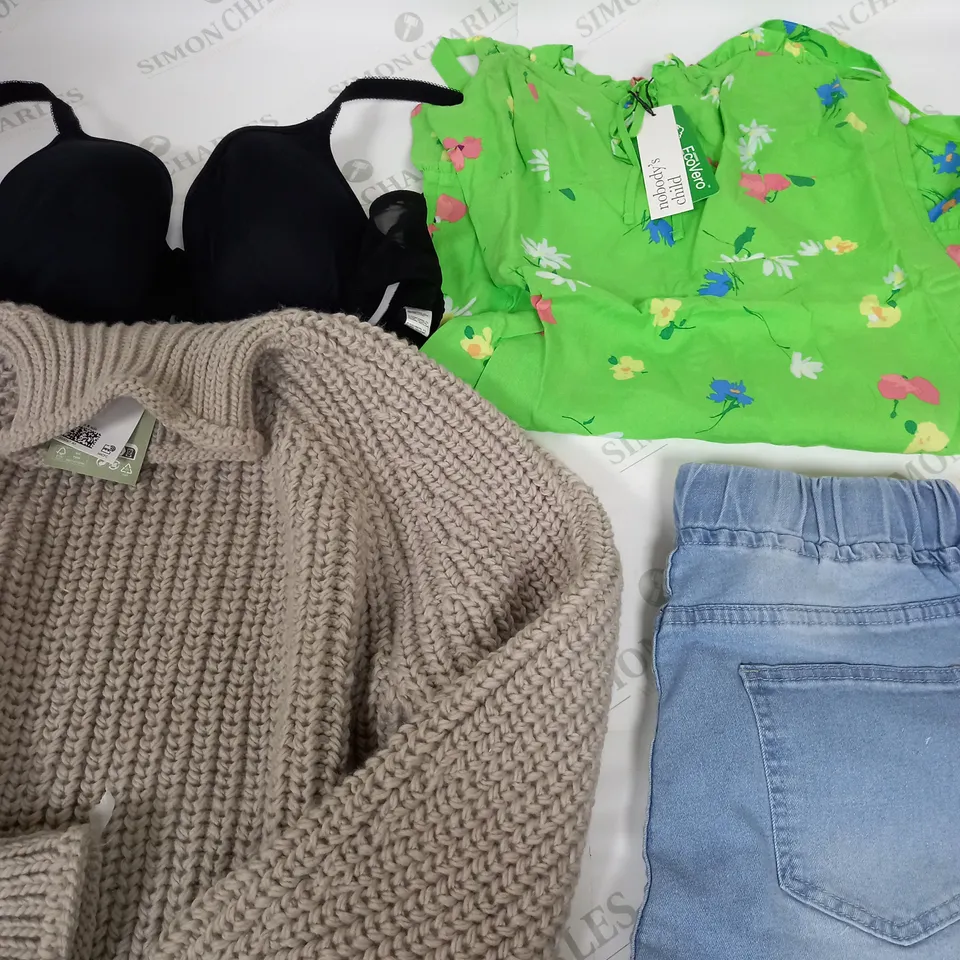 BOX OF APPROXIMATELY 25 ASSORTED CLOTHING ITEMS TO INCUDE - BRAS,  JUMPERS , T-SHIRTS , TROUSERS,ECT 