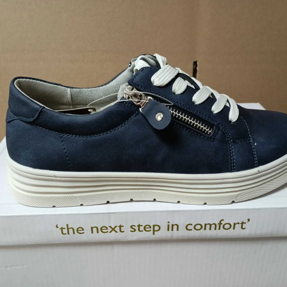 BOXED PAIR OF DR KELLER JANICE NAVY TRAINERS – UK SIZE 3 