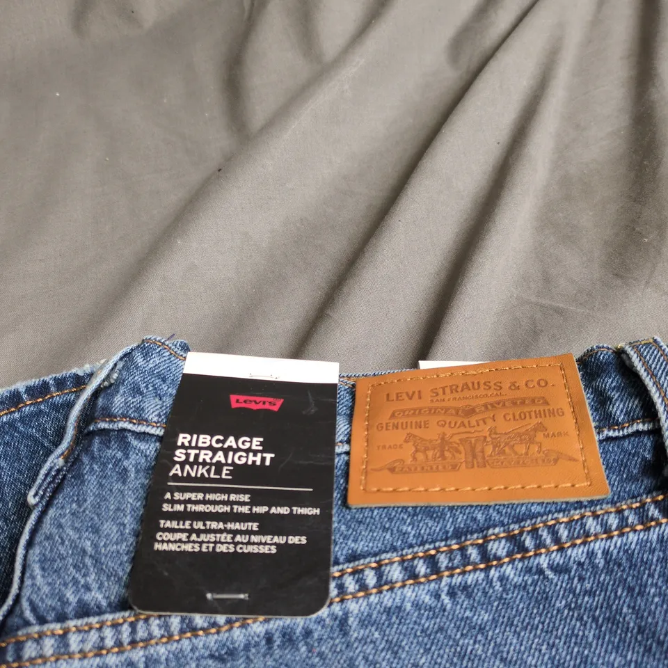 LEVI'S RIBCAGE STRAIGHT ANKLE JEANS – WOMEN'S, BLUE DENIM WAIST 30