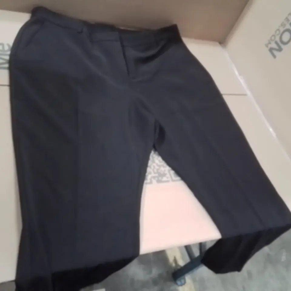 BOX CONTAINING APPROXIMATELY 20 BRAND NEW CAPSULE TAPERED BLACK TROUSERS 22R WOMEN'S 