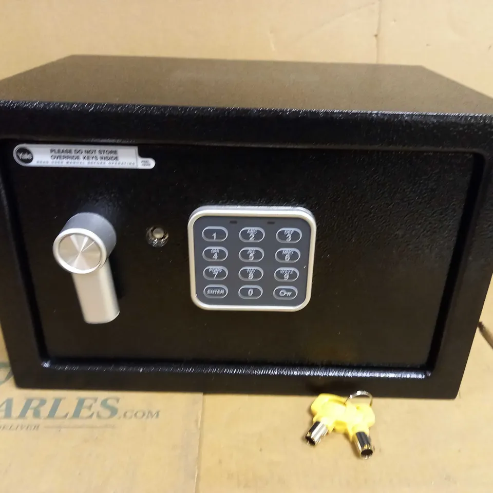 YALE SAFE WITH KEYS - BLACK