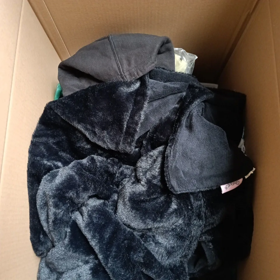 BOX OF APPROXIMATELY 10 ASSORTED CLOTHING ITEMS IN VARIOUS COLOURS, SIZES AND STYLES