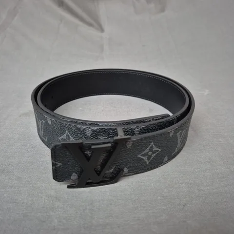 BOXED LOUIS VUITTONB LEATHER BELT