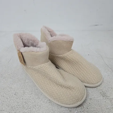 JO & KOE BEIGE FAUX-FUR LINED BOOTS – UK 5