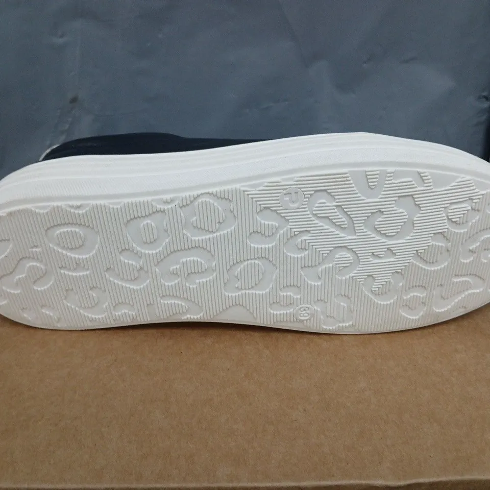 JONES BOOTMAKER IN NAVY SIZE 6 