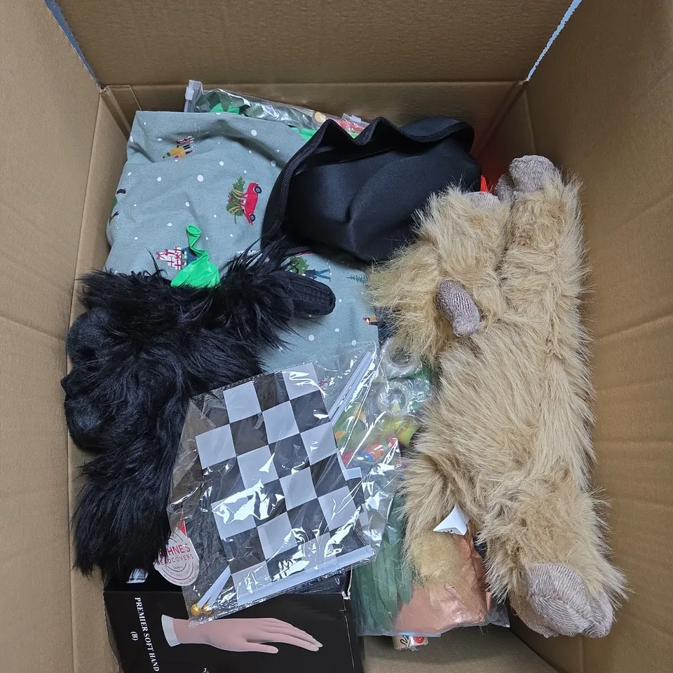 LARGE QUANTITY OF ASSORTED TOYS AND GAMES TO INCLUDE - FANCY DRESS, TEDDIES AND BALLOONS